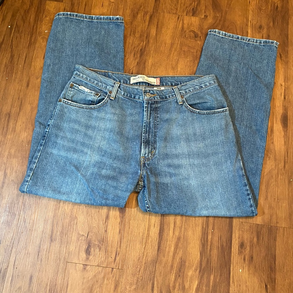Levi’s Jeans 559 36/30 relaxed straight. Tiny flaw on the back. As shown